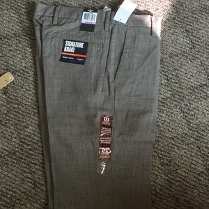 Men’s Dockers signature khaki slim fit pants